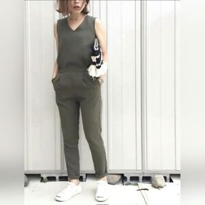 ✨Gu NWT V-Neck Olive Jumpsuit Size XL✨